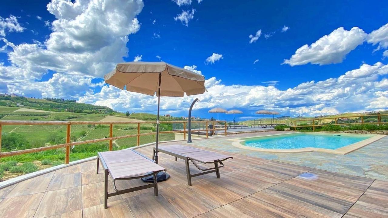 Готель Le Cornici - Cascina Di Charme Діано-д'Альба Екстер'єр фото