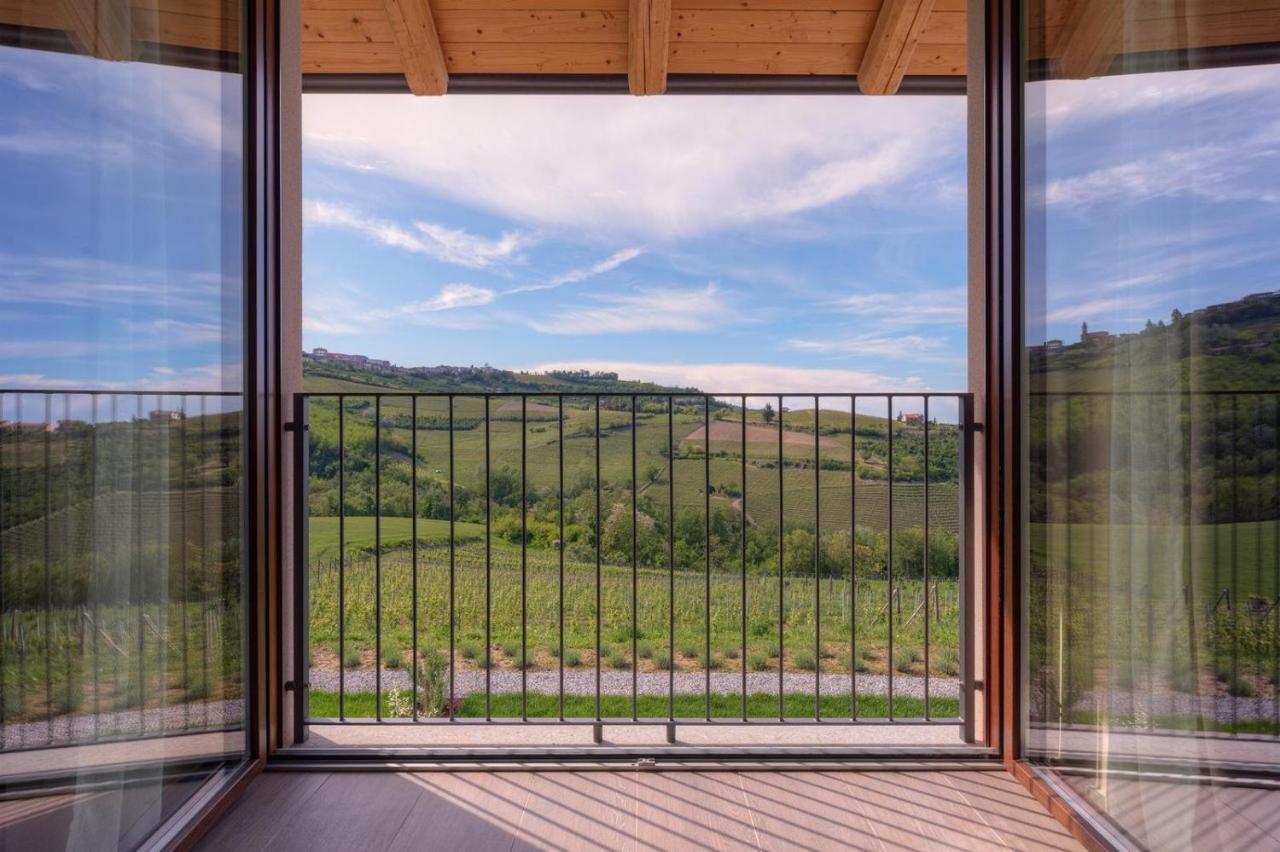 Готель Le Cornici - Cascina Di Charme Діано-д'Альба Екстер'єр фото
