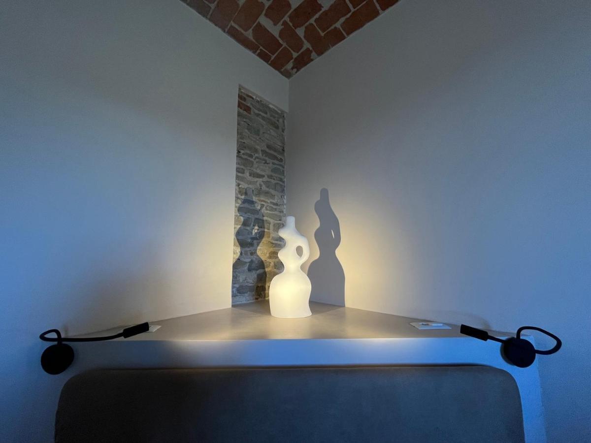 Готель Le Cornici - Cascina Di Charme Діано-д'Альба Екстер'єр фото
