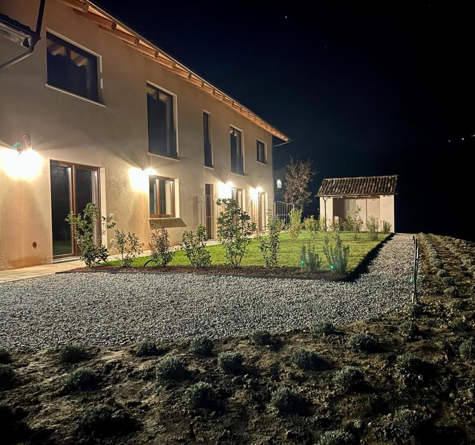 Готель Le Cornici - Cascina Di Charme Діано-д'Альба Екстер'єр фото